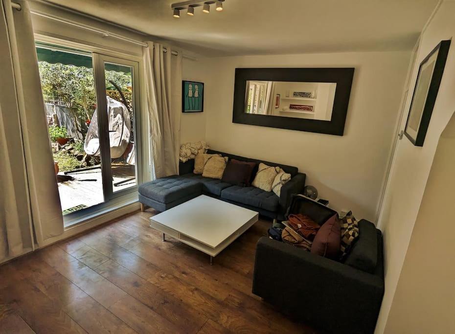 Апартаменти Charming 2-Bed Garden Flat Лондон Екстер'єр фото