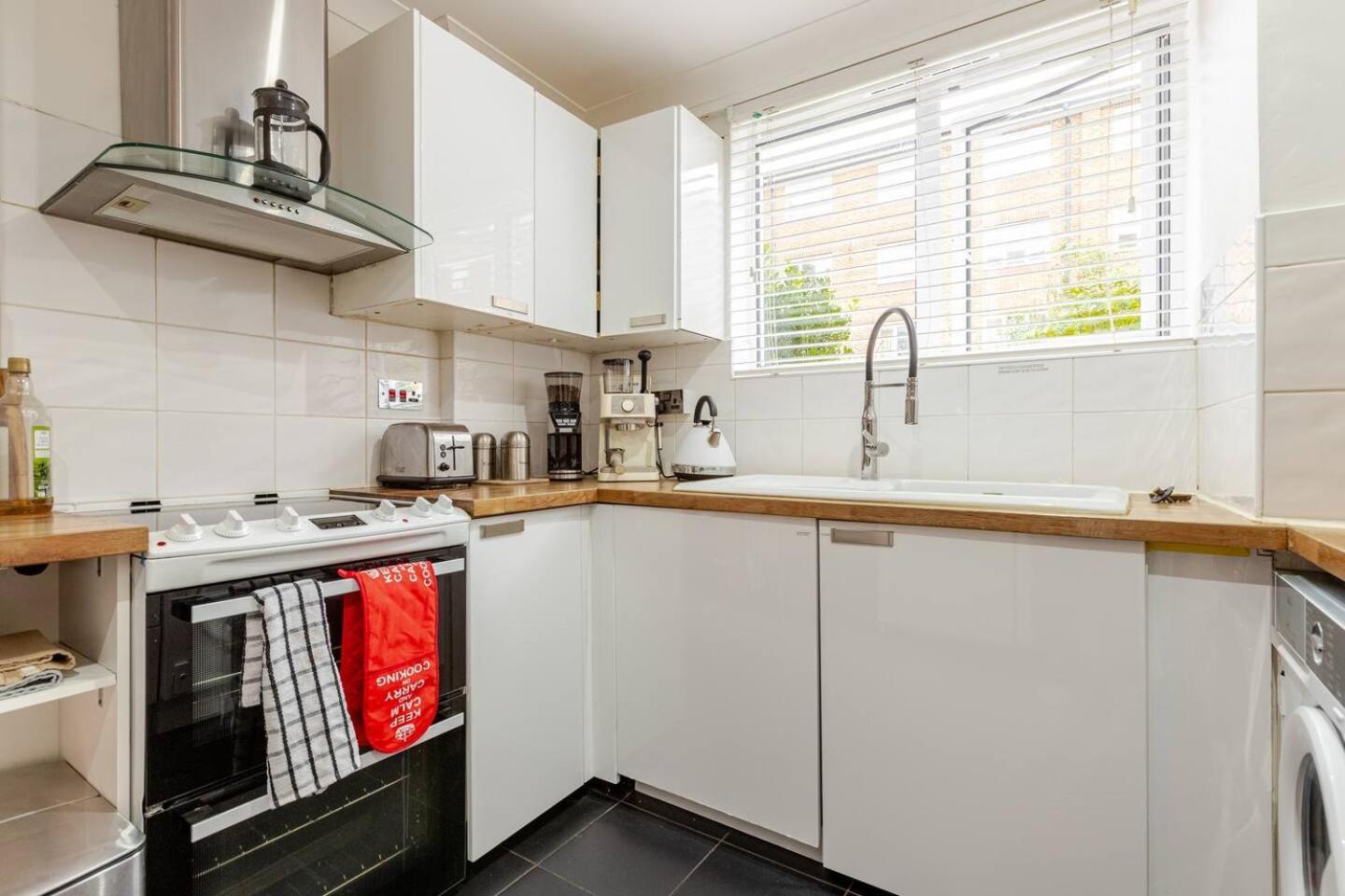 Апартаменти Charming 2-Bed Garden Flat Лондон Екстер'єр фото