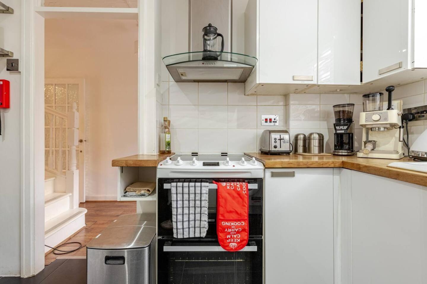 Апартаменти Charming 2-Bed Garden Flat Лондон Екстер'єр фото
