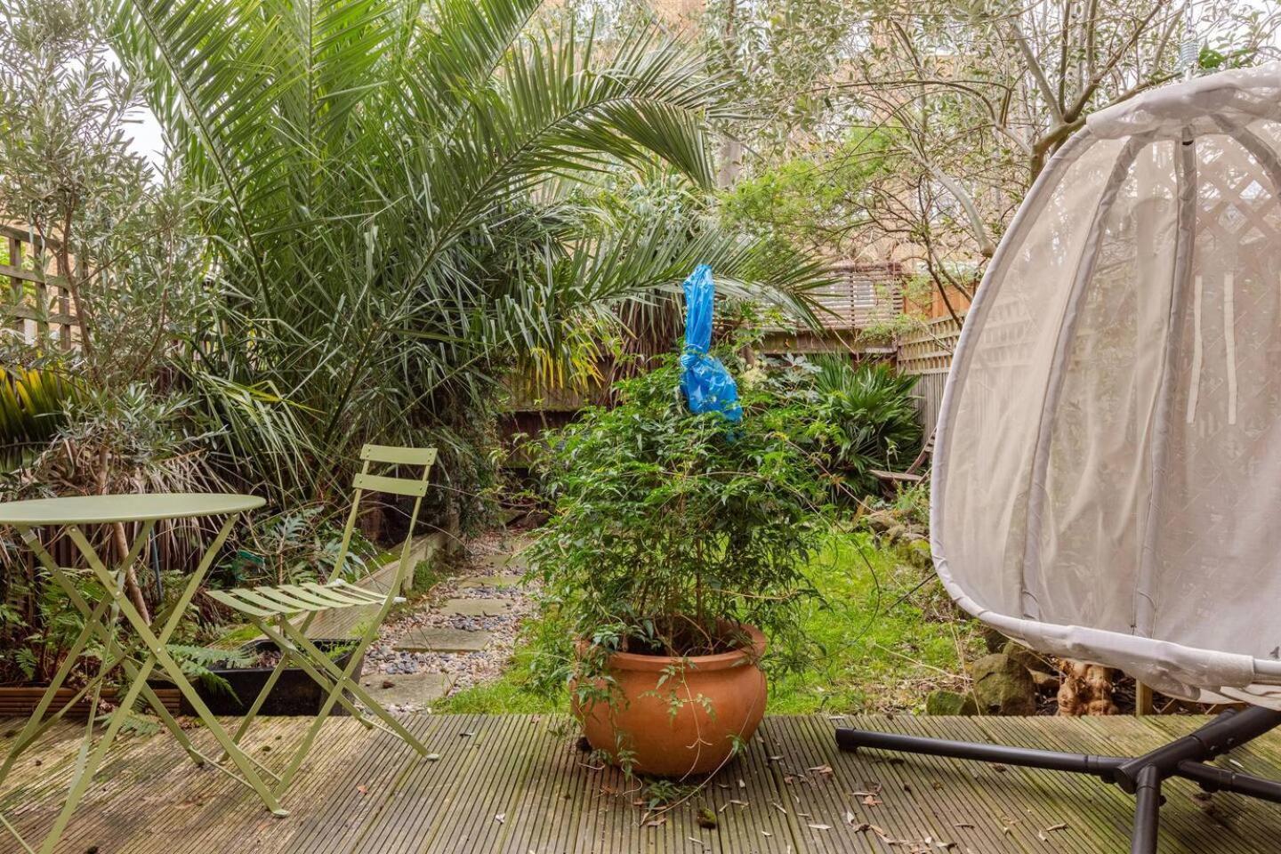 Апартаменти Charming 2-Bed Garden Flat Лондон Екстер'єр фото